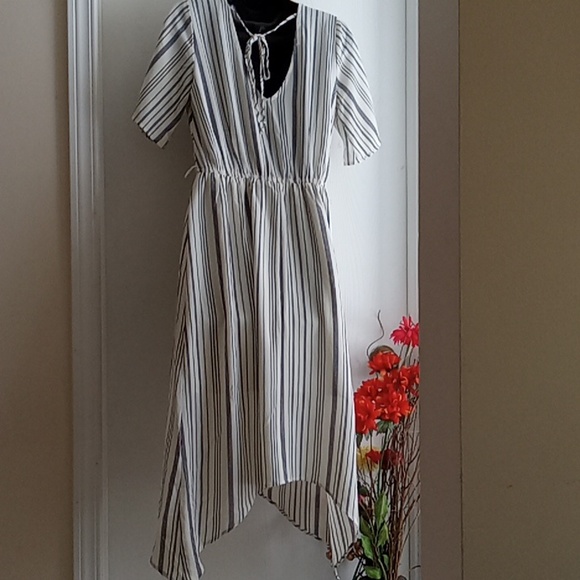 ⭐️ Host Pick⭐️ Maurices |  White/ Black Striped Asymmetrical Hemline Dress - Picture 7 of 12